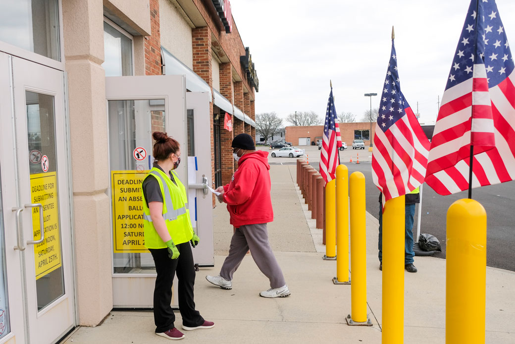 Ohio residents who qualify cast their votes in person in Columbus, Ohio, April 2020. (Getty/Matthew Hatcher)